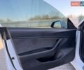 Білий Тесла Модель 3, об'ємом двигуна 0 л та пробігом 88 тис. км за 16999 $, фото 15 на Automoto.ua