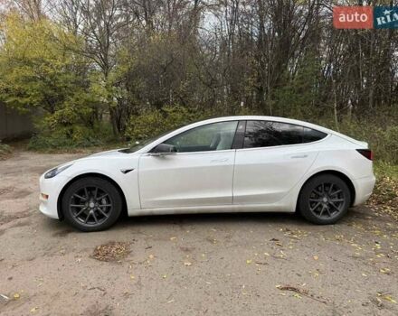 Белый Тесла Модель 3, объемом двигателя 0 л и пробегом 200 тыс. км за 18000 $, фото 1 на Automoto.ua
