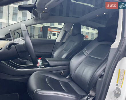 Белый Тесла Модель 3, объемом двигателя 0 л и пробегом 73 тыс. км за 17000 $, фото 23 на Automoto.ua