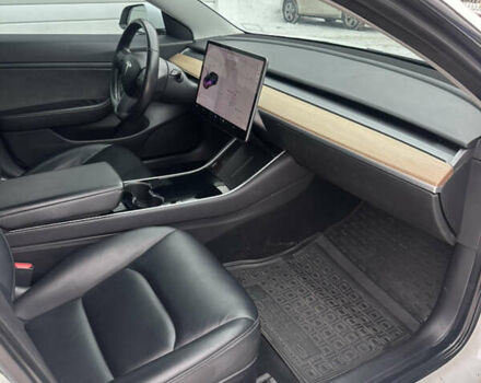 Білий Тесла Модель 3, об'ємом двигуна 0 л та пробігом 143 тис. км за 16300 $, фото 10 на Automoto.ua