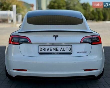 Белый Тесла Модель 3, объемом двигателя 0 л и пробегом 78 тыс. км за 20999 $, фото 5 на Automoto.ua