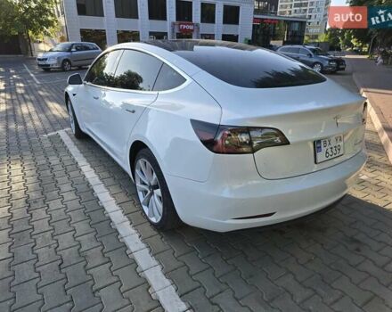 Білий Тесла Модель 3, об'ємом двигуна 0 л та пробігом 123 тис. км за 18500 $, фото 2 на Automoto.ua