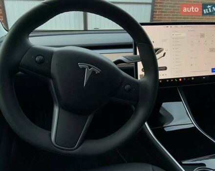 Белый Тесла Модель 3, объемом двигателя 0 л и пробегом 31 тыс. км за 32600 $, фото 38 на Automoto.ua