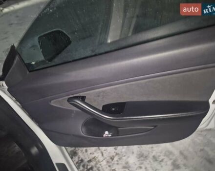 Білий Тесла Модель 3, об'ємом двигуна 0 л та пробігом 145 тис. км за 18000 $, фото 6 на Automoto.ua