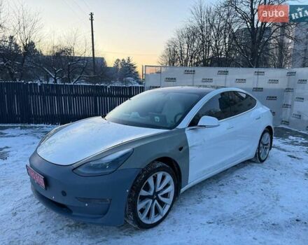 Белый Тесла Модель 3, объемом двигателя 0 л и пробегом 233 тыс. км за 11400 $, фото 1 на Automoto.ua