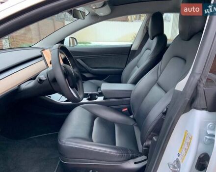 Белый Тесла Модель 3, объемом двигателя 0 л и пробегом 31 тыс. км за 32600 $, фото 27 на Automoto.ua