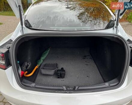 Білий Тесла Модель 3, об'ємом двигуна 0 л та пробігом 105 тис. км за 22250 $, фото 12 на Automoto.ua