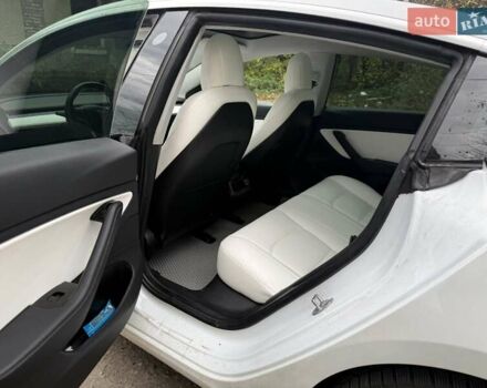 Белый Тесла Модель 3, объемом двигателя 0 л и пробегом 200 тыс. км за 18000 $, фото 8 на Automoto.ua