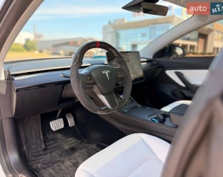 Білий Тесла Модель 3, об'ємом двигуна 0 л та пробігом 103 тис. км за 18900 $, фото 41 на Automoto.ua