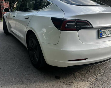 Тесла Модель 3 2019 в Ровно на Automoto.ua Белый Тесла Модель 3, объемом двигателя 0 л и пробегом 263 тыс. км за 15900 $, фото 2 на Automoto.ua