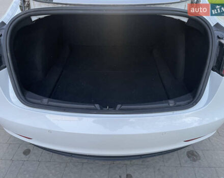 Білий Тесла Модель 3, об'ємом двигуна 0 л та пробігом 262 тис. км за 18400 $, фото 24 на Automoto.ua