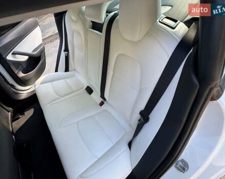 Белый Тесла Модель 3, объемом двигателя 0 л и пробегом 12 тыс. км за 18300 $, фото 19 на Automoto.ua