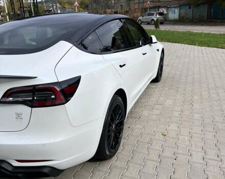 Білий Тесла Модель 3, об'ємом двигуна 0 л та пробігом 137 тис. км за 16953 $, фото 17 на Automoto.ua