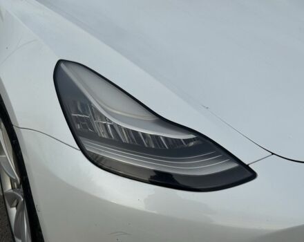 Белый Тесла Модель 3, объемом двигателя 0 л и пробегом 166 тыс. км за 14400 $, фото 2 на Automoto.ua