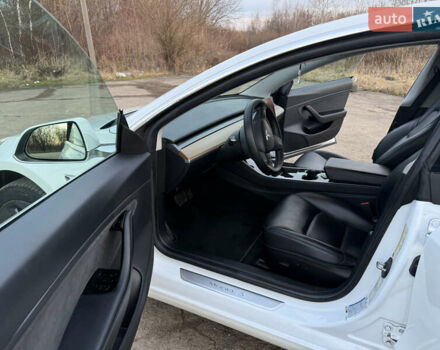 Белый Тесла Модель 3, объемом двигателя 0 л и пробегом 139 тыс. км за 17750 $, фото 46 на Automoto.ua