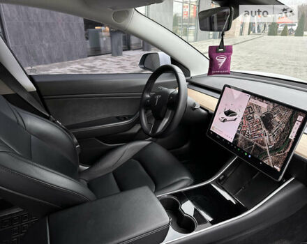 Белый Тесла Модель 3, объемом двигателя 0 л и пробегом 140 тыс. км за 19999 $, фото 12 на Automoto.ua