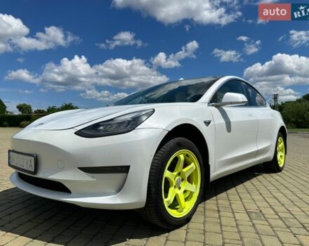 Белый Тесла Модель 3, объемом двигателя 0 л и пробегом 205 тыс. км за 15500 $, фото 1 на Automoto.ua