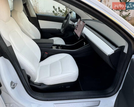 Белый Тесла Модель 3, объемом двигателя 0 л и пробегом 107 тыс. км за 19500 $, фото 26 на Automoto.ua