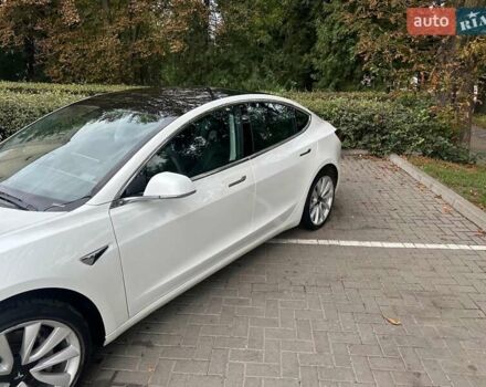 Білий Тесла Модель 3, об'ємом двигуна 0 л та пробігом 79 тис. км за 16500 $, фото 3 на Automoto.ua