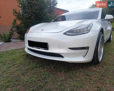 Білий Тесла Модель 3, об'ємом двигуна 0 л та пробігом 48 тис. км за 24800 $, фото 1 на Automoto.ua