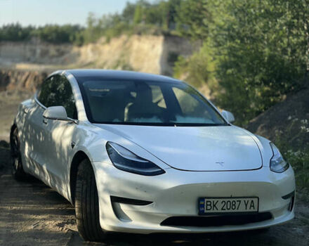 Білий Тесла Модель 3, об'ємом двигуна 0 л та пробігом 100 тис. км за 15500 $, фото 2 на Automoto.ua