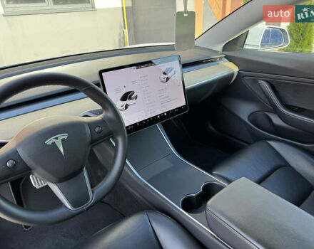 Белый Тесла Модель 3, объемом двигателя 0 л и пробегом 167 тыс. км за 16777 $, фото 10 на Automoto.ua