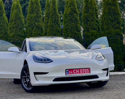 Белый Тесла Модель 3, объемом двигателя 0 л и пробегом 32 тыс. км за 21500 $, фото 1 на Automoto.ua