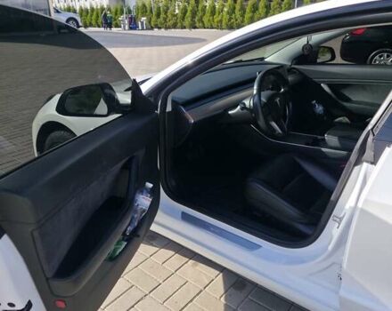 Белый Тесла Модель 3, объемом двигателя 0 л и пробегом 142 тыс. км за 17500 $, фото 37 на Automoto.ua