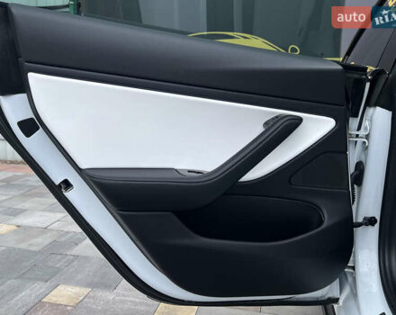 Білий Тесла Модель 3, об'ємом двигуна 0 л та пробігом 102 тис. км за 22500 $, фото 20 на Automoto.ua