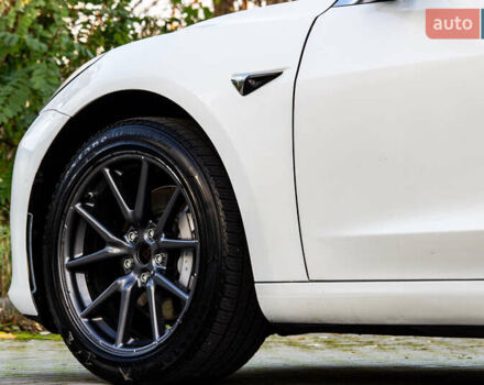 Белый Тесла Модель 3, объемом двигателя 0 л и пробегом 146 тыс. км за 17500 $, фото 20 на Automoto.ua