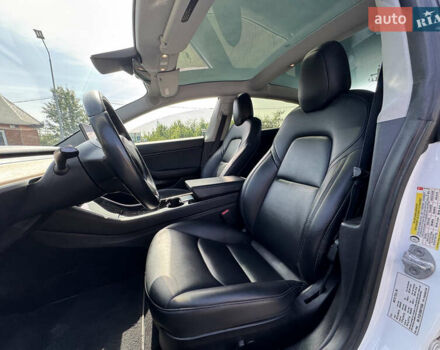 Белый Тесла Модель 3, объемом двигателя 0 л и пробегом 103 тыс. км за 17700 $, фото 51 на Automoto.ua