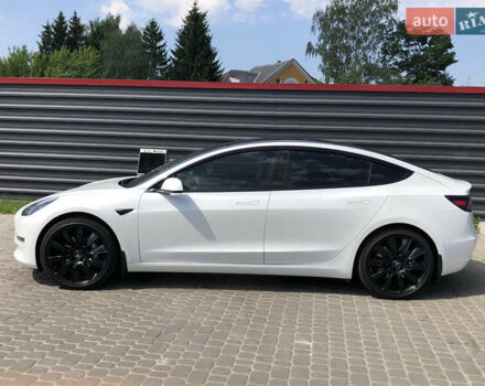 Белый Тесла Модель 3, объемом двигателя 0 л и пробегом 62 тыс. км за 44000 $, фото 2 на Automoto.ua