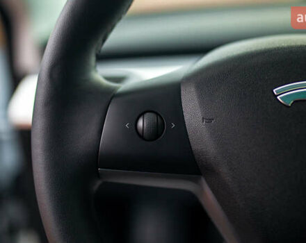 Белый Тесла Модель 3, объемом двигателя 0 л и пробегом 63 тыс. км за 15999 $, фото 56 на Automoto.ua