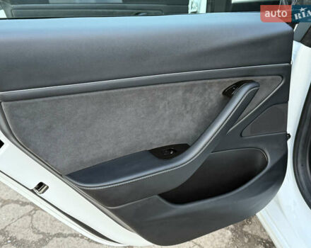 Белый Тесла Модель 3, объемом двигателя 0 л и пробегом 139 тыс. км за 17750 $, фото 44 на Automoto.ua