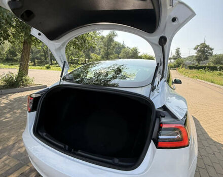 Белый Тесла Модель 3, объемом двигателя 0 л и пробегом 101 тыс. км за 14600 $, фото 49 на Automoto.ua