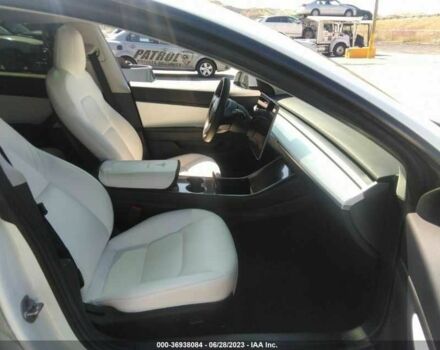 Белый Тесла Модель 3, объемом двигателя 0 л и пробегом 52 тыс. км за 13000 $, фото 9 на Automoto.ua