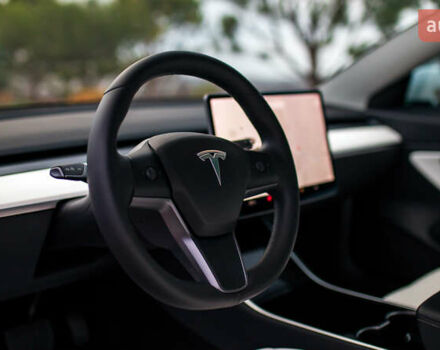 Белый Тесла Модель 3, объемом двигателя 0 л и пробегом 63 тыс. км за 15999 $, фото 53 на Automoto.ua