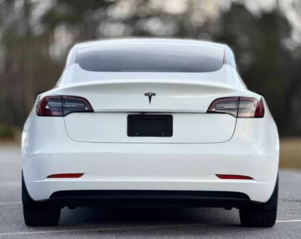 Белый Тесла Модель 3, объемом двигателя 0 л и пробегом 53 тыс. км за 12700 $, фото 4 на Automoto.ua