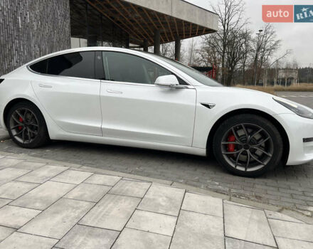 Белый Тесла Модель 3, объемом двигателя 0 л и пробегом 80 тыс. км за 22500 $, фото 2 на Automoto.ua