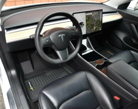 Белый Тесла Модель 3, объемом двигателя 0 л и пробегом 65 тыс. км за 6900 $, фото 9 на Automoto.ua