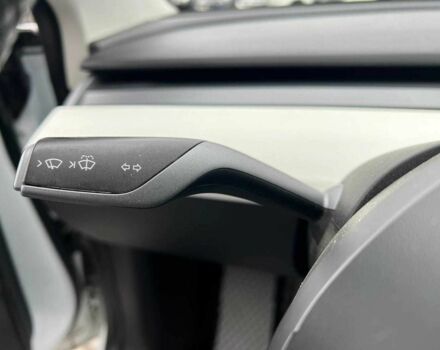 Білий Тесла Модель 3, об'ємом двигуна 0 л та пробігом 203 тис. км за 13790 $, фото 18 на Automoto.ua