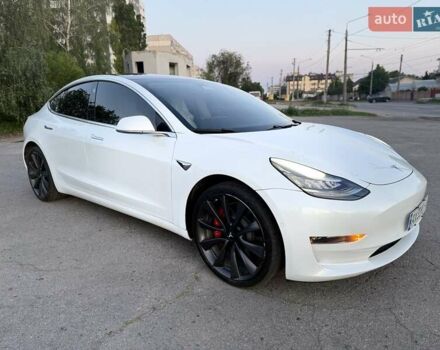Белый Тесла Модель 3, объемом двигателя 0 л и пробегом 57 тыс. км за 21000 $, фото 27 на Automoto.ua