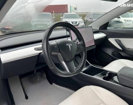Білий Тесла Модель 3, об'ємом двигуна 0 л та пробігом 203 тис. км за 12000 $, фото 16 на Automoto.ua