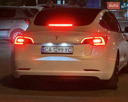 Білий Тесла Модель 3, об'ємом двигуна 0 л та пробігом 83 тис. км за 16500 $, фото 3 на Automoto.ua