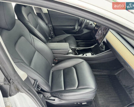 Белый Тесла Модель 3, объемом двигателя 0 л и пробегом 197 тыс. км за 18000 $, фото 12 на Automoto.ua