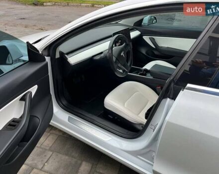 Белый Тесла Модель 3, объемом двигателя 0 л и пробегом 100 тыс. км за 18400 $, фото 11 на Automoto.ua