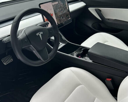 Білий Тесла Модель 3, об'ємом двигуна 0 л та пробігом 49 тис. км за 17500 $, фото 8 на Automoto.ua