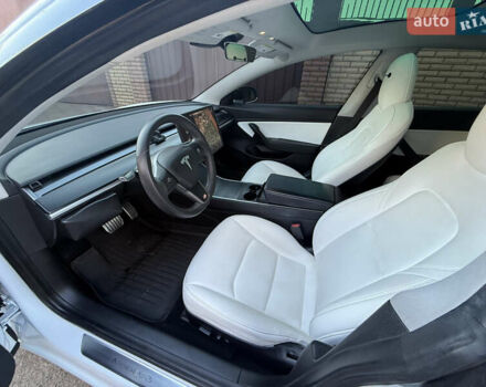 Білий Тесла Модель 3, об'ємом двигуна 0 л та пробігом 192 тис. км за 18350 $, фото 5 на Automoto.ua