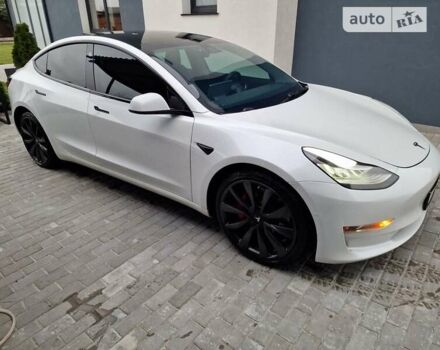 Белый Тесла Модель 3, объемом двигателя 0 л и пробегом 64 тыс. км за 24700 $, фото 3 на Automoto.ua