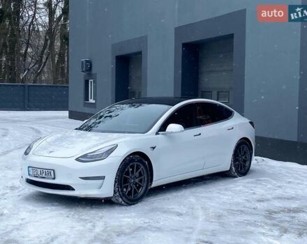 Белый Тесла Модель 3, объемом двигателя 0 л и пробегом 103 тыс. км за 18999 $, фото 3 на Automoto.ua